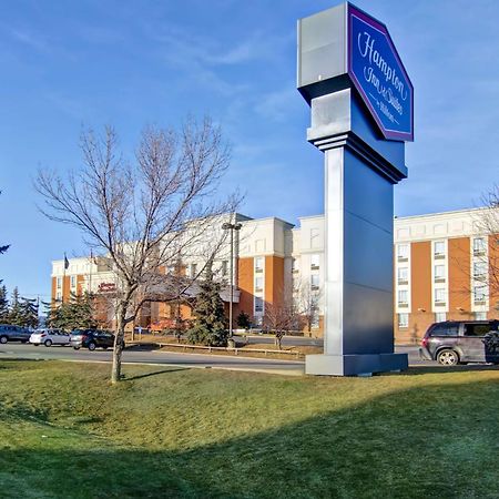 Hampton Inn & Suites By Hilton Calgary-Airport Екстериор снимка