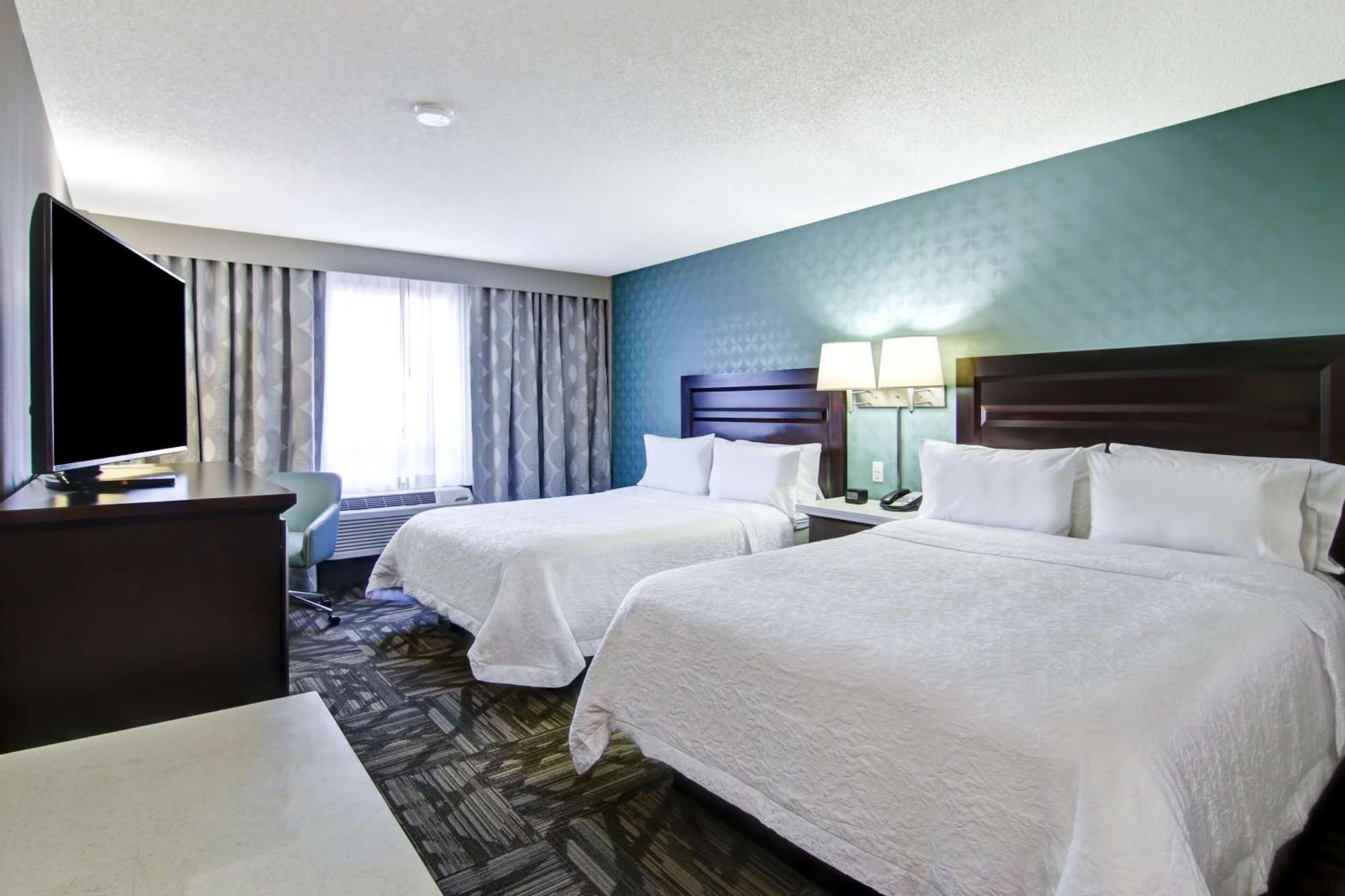 Hampton Inn & Suites By Hilton Calgary-Airport Екстериор снимка