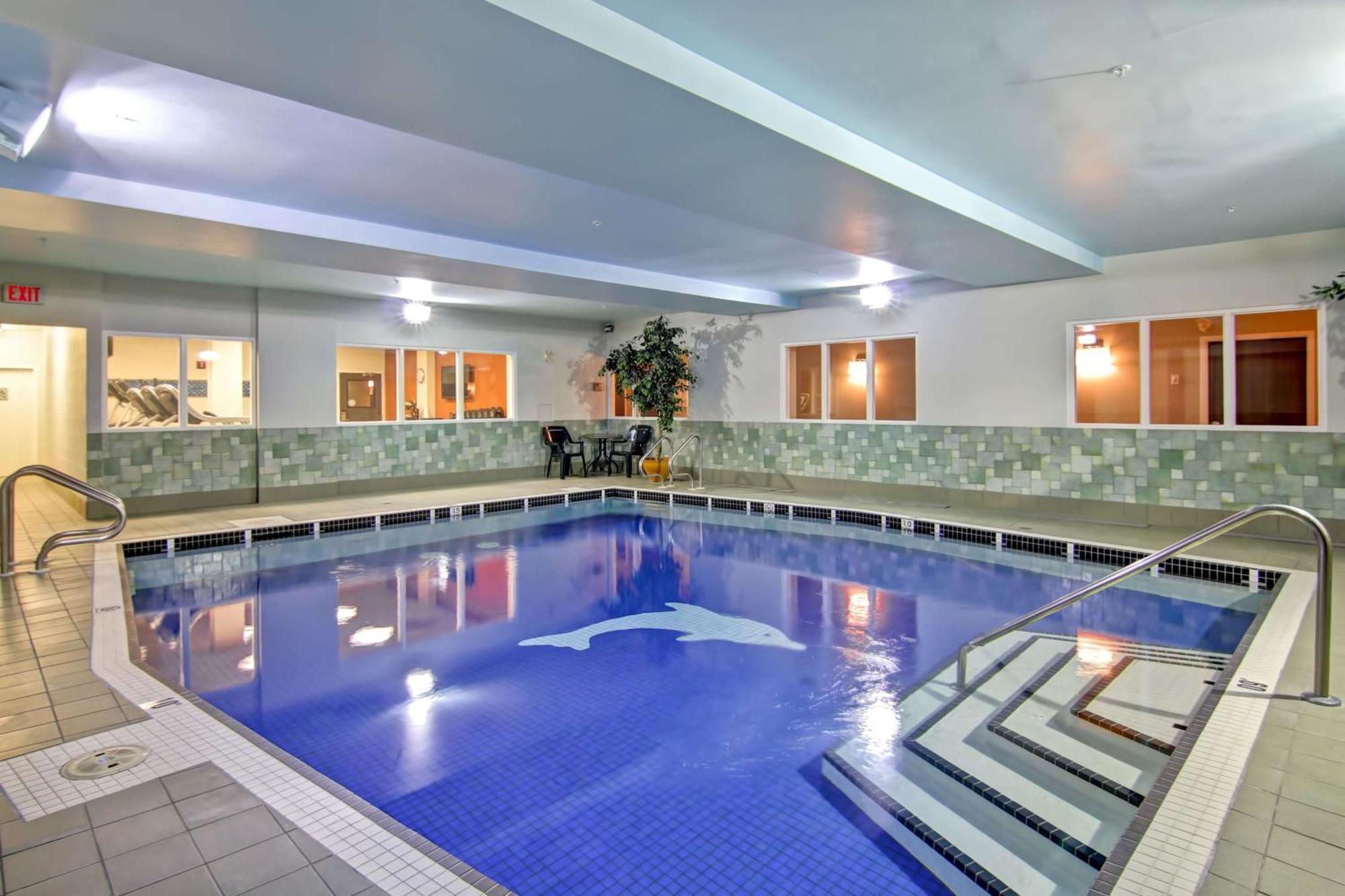 Hampton Inn & Suites By Hilton Calgary-Airport Екстериор снимка