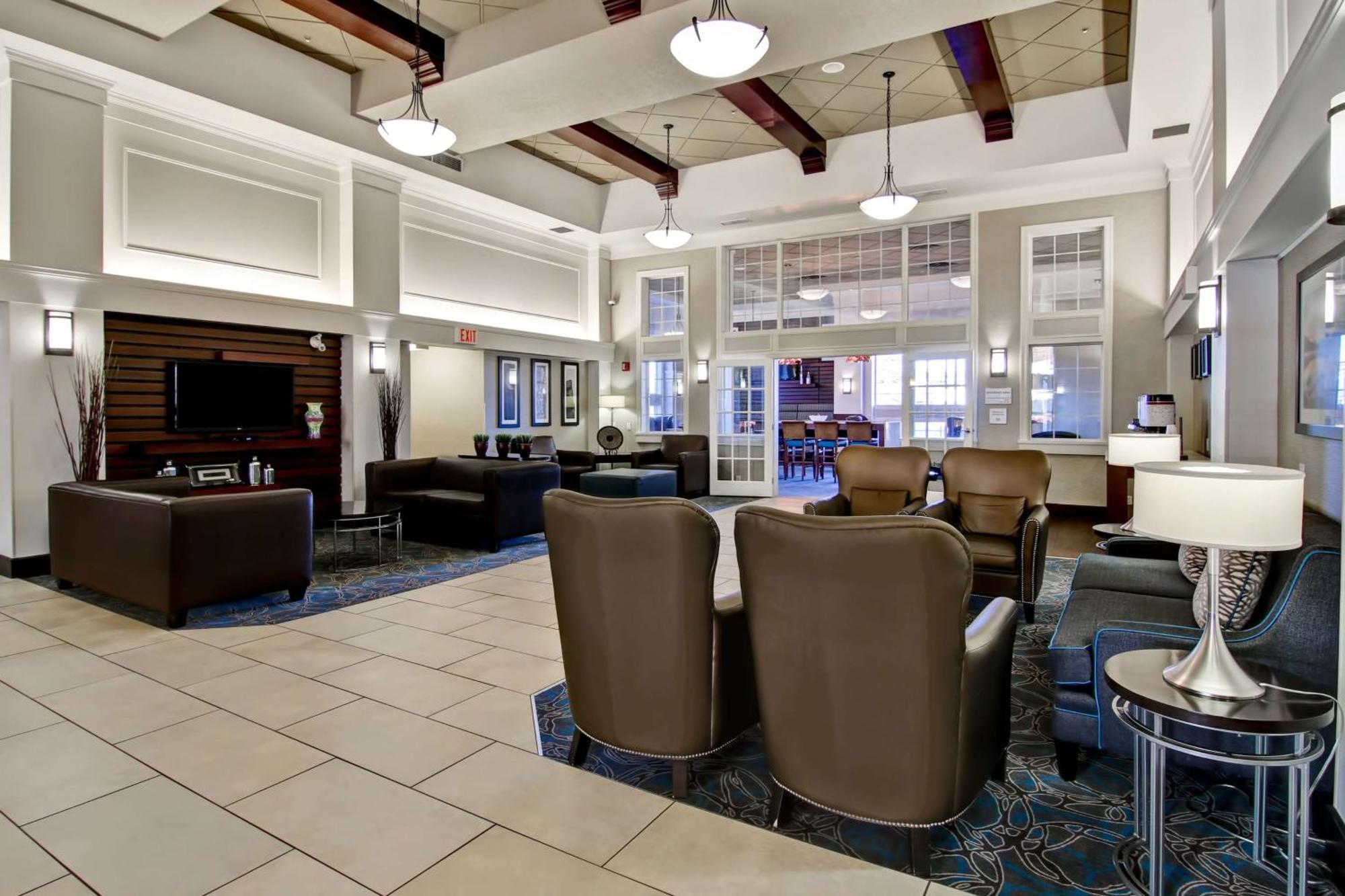 Hampton Inn & Suites By Hilton Calgary-Airport Екстериор снимка