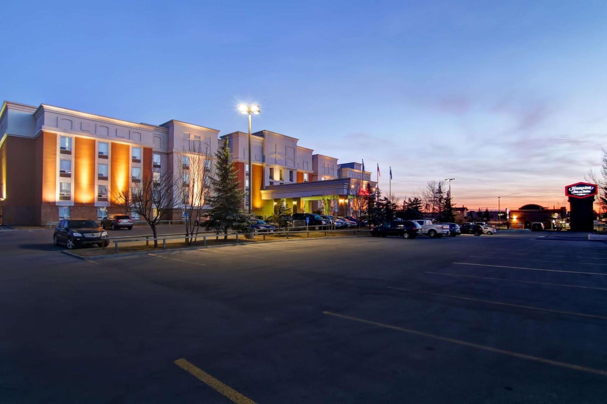 Hampton Inn & Suites By Hilton Calgary-Airport Екстериор снимка