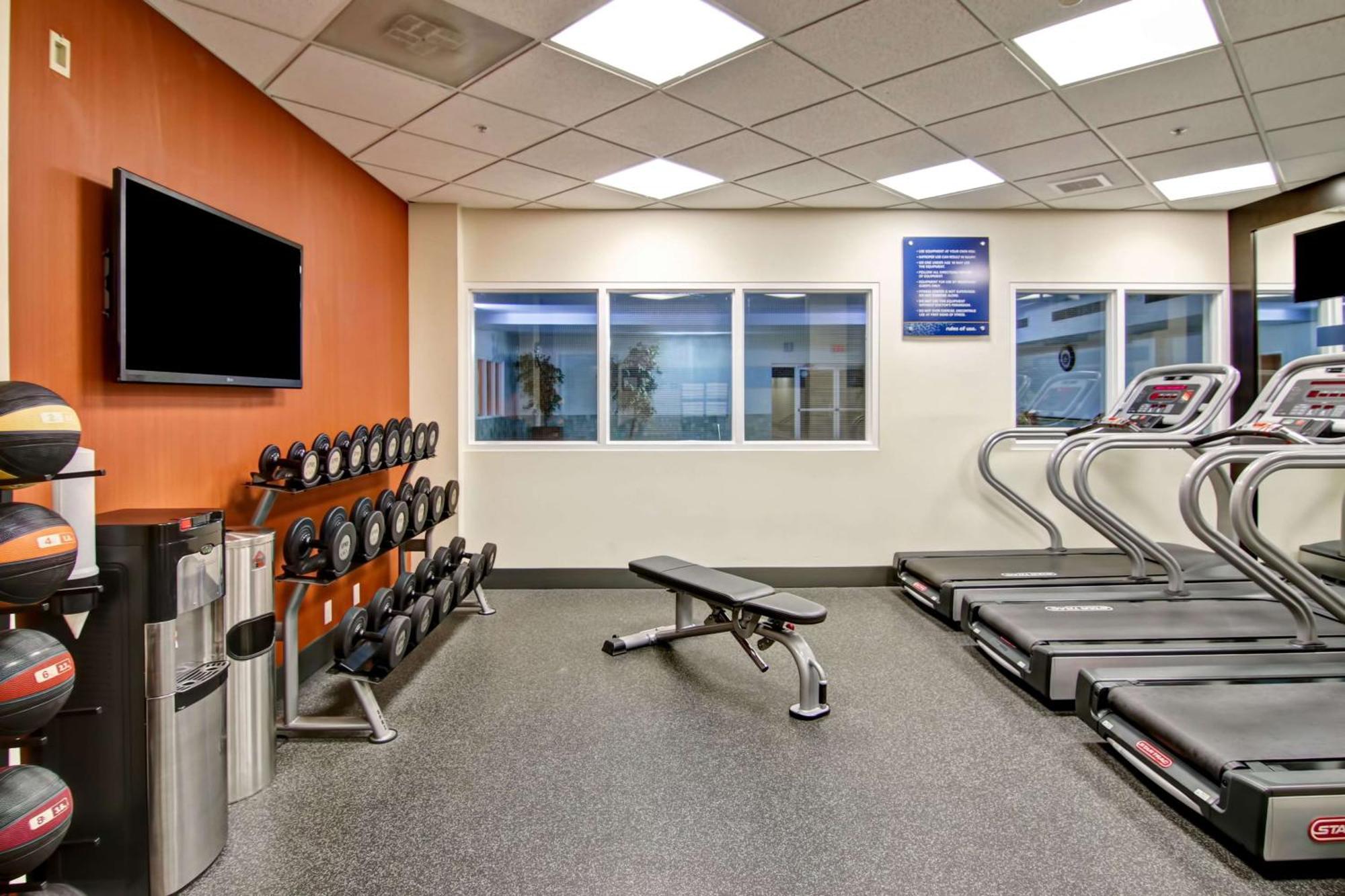 Hampton Inn & Suites By Hilton Calgary-Airport Екстериор снимка