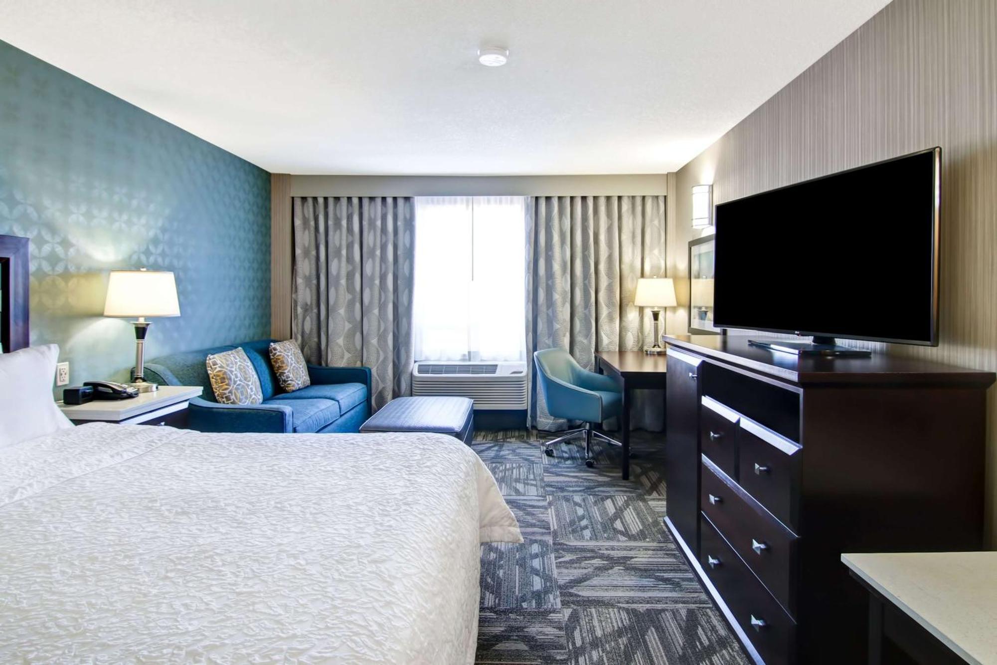 Hampton Inn & Suites By Hilton Calgary-Airport Екстериор снимка