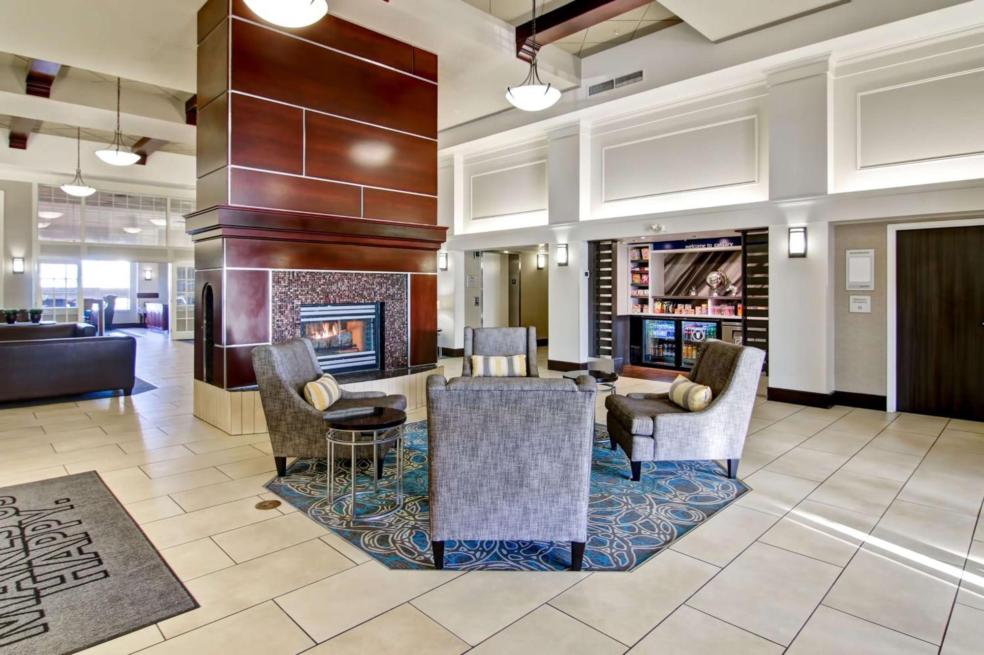 Hampton Inn & Suites By Hilton Calgary-Airport Екстериор снимка