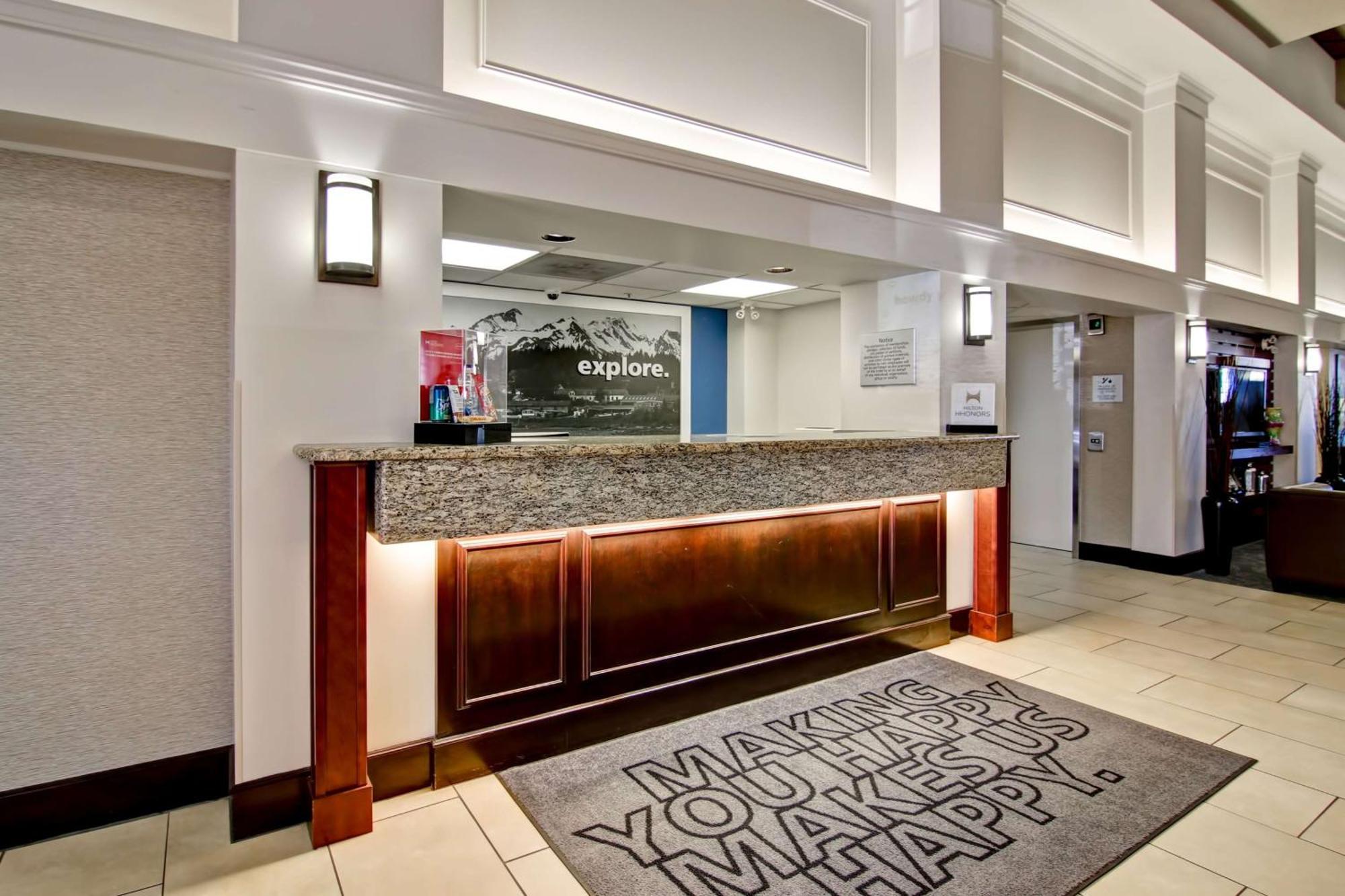 Hampton Inn & Suites By Hilton Calgary-Airport Екстериор снимка