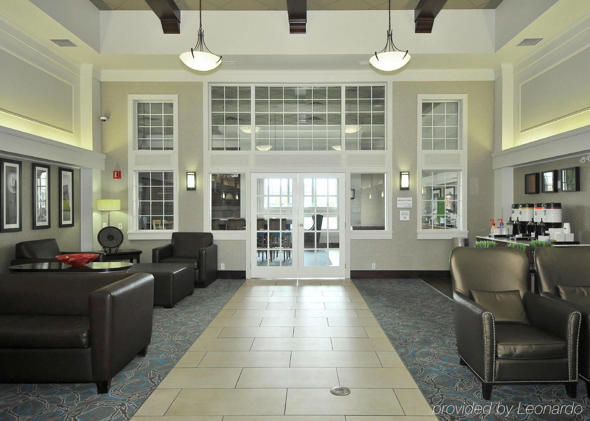 Hampton Inn & Suites By Hilton Calgary-Airport Екстериор снимка