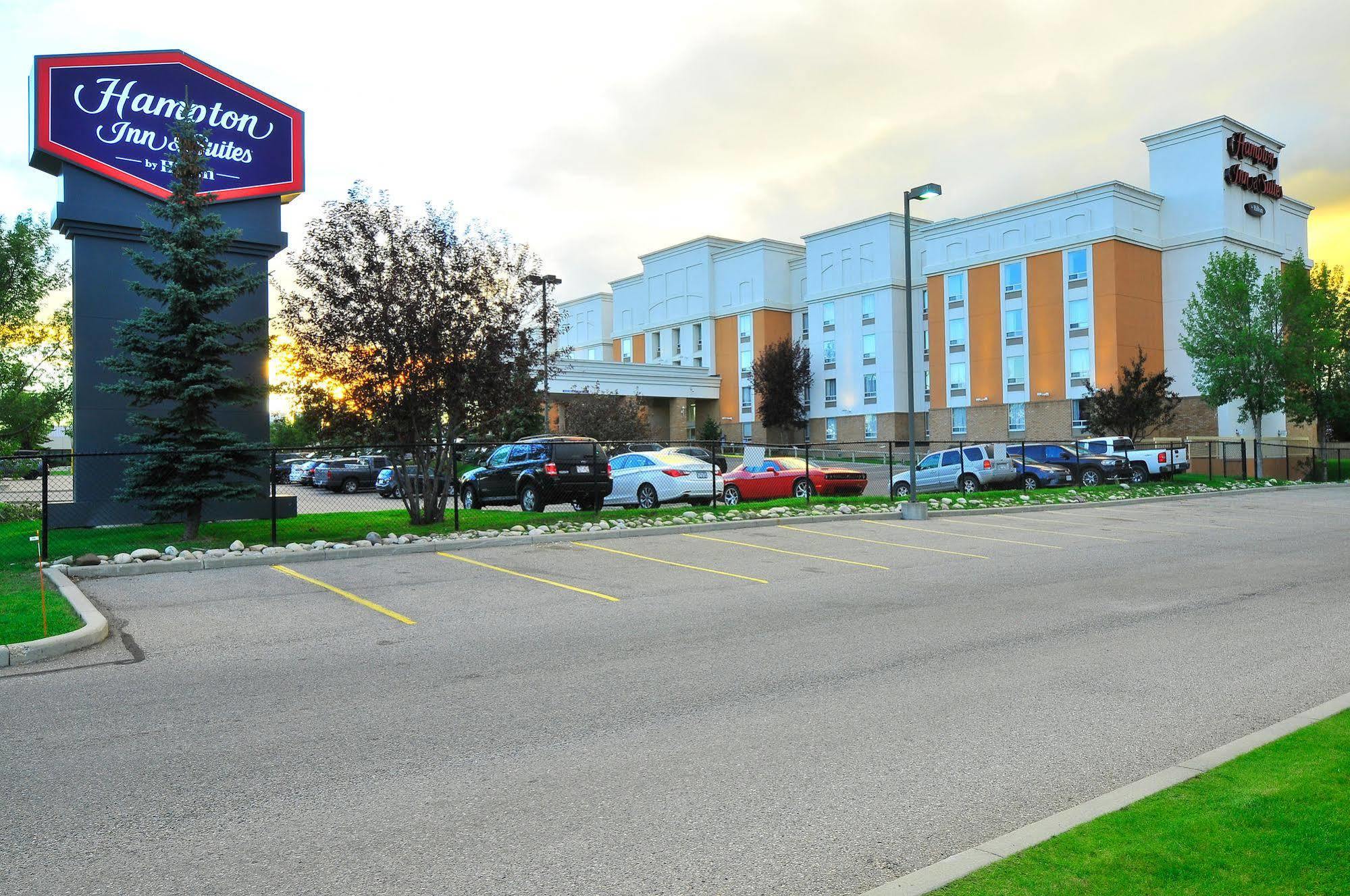 Hampton Inn & Suites By Hilton Calgary-Airport Екстериор снимка