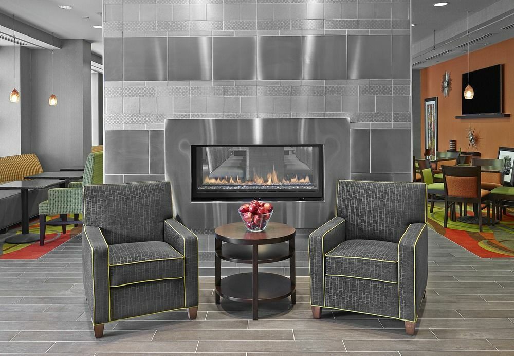 Hampton Inn & Suites By Hilton Calgary-Airport Екстериор снимка