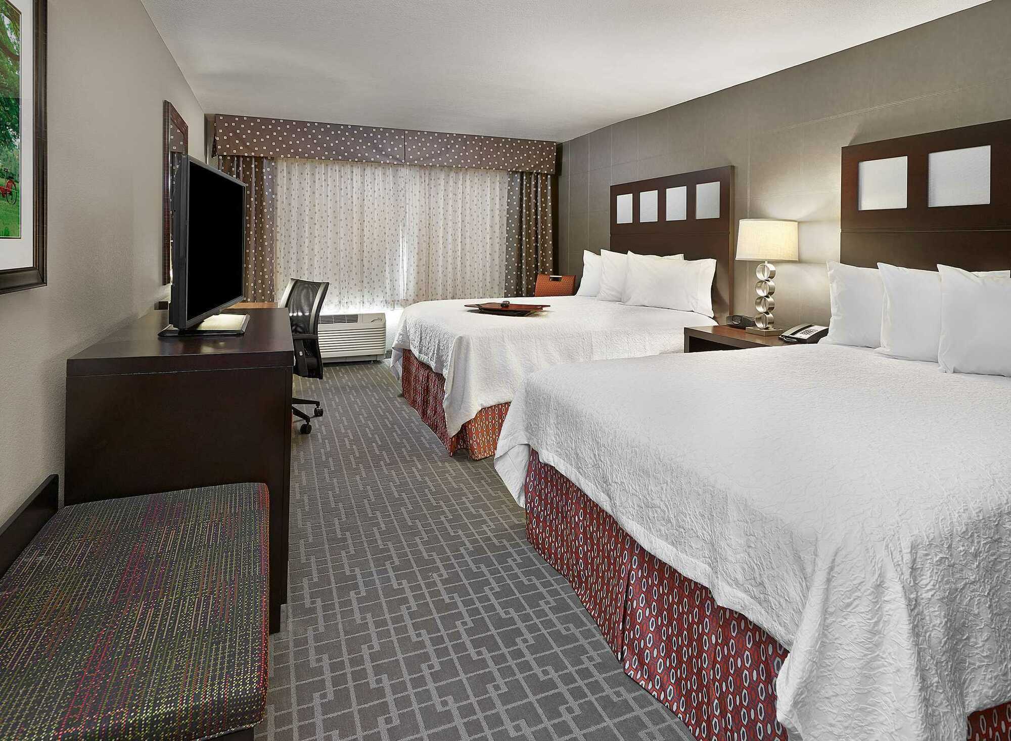 Hampton Inn & Suites By Hilton Calgary-Airport Екстериор снимка